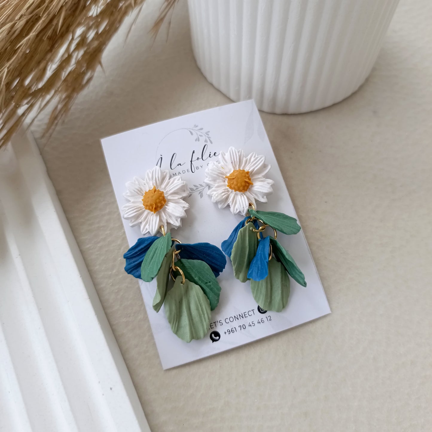 Daisy leaves dangles