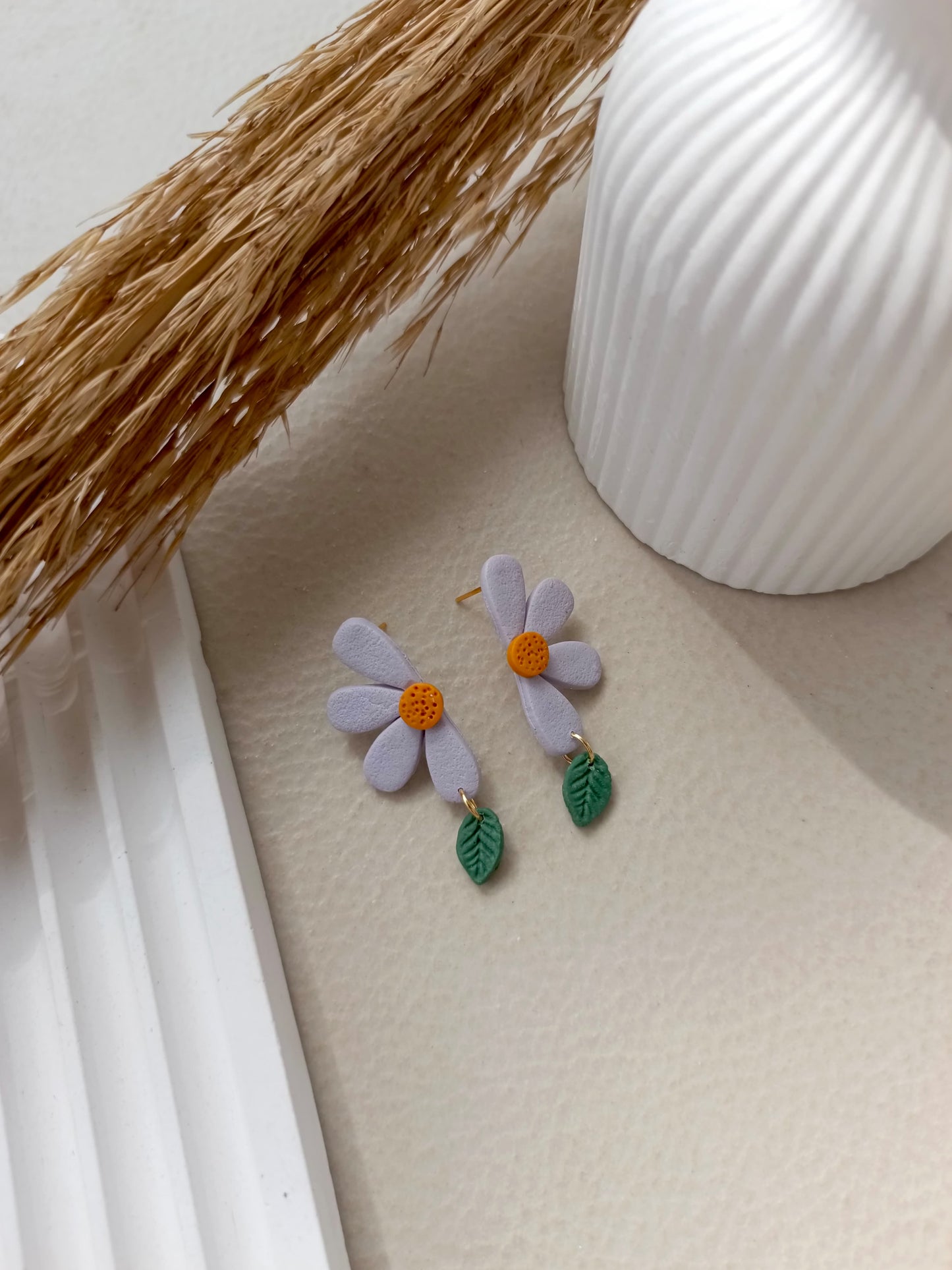 ASPRING Half Colored Stud Daisy