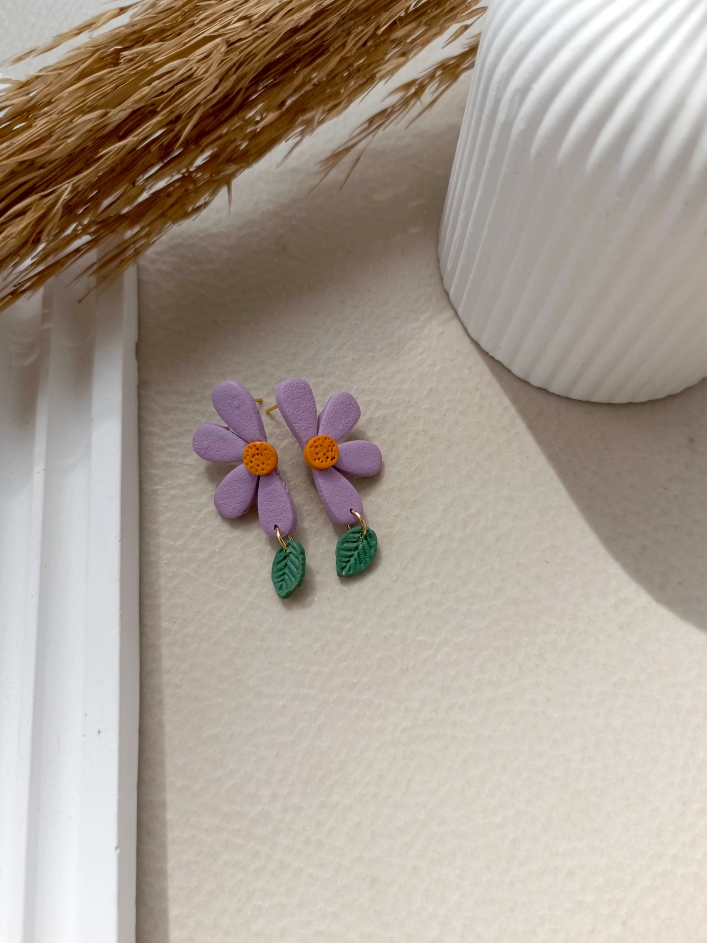 ASPRING Half Colored Stud Daisy