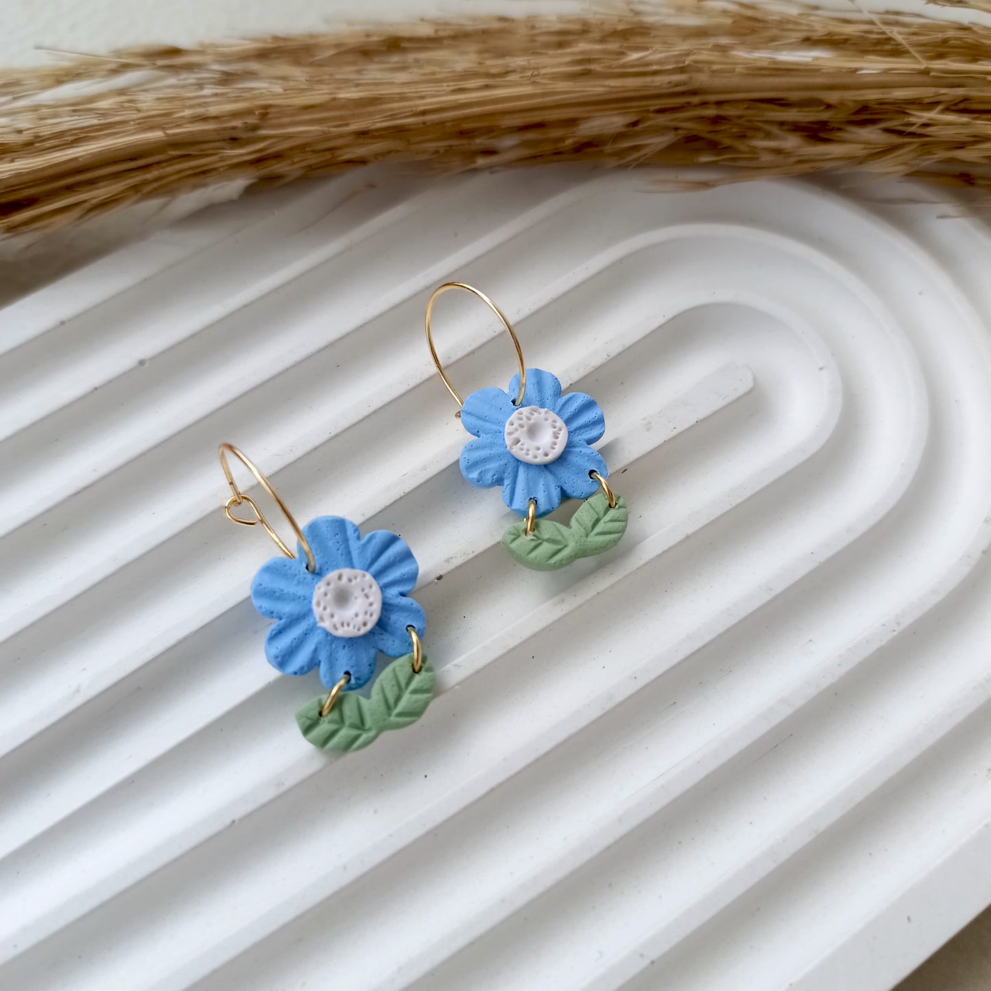 ASpring Hoop Flower With Leaves