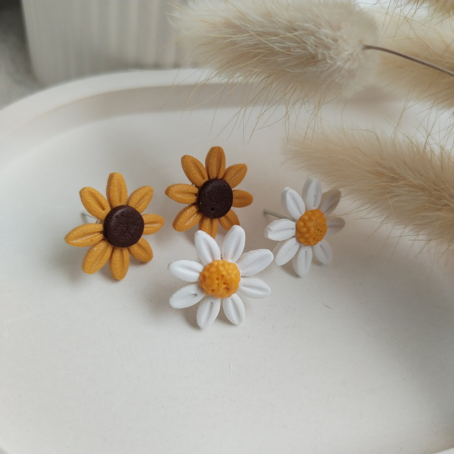 S. Little daisy and sunflower earring